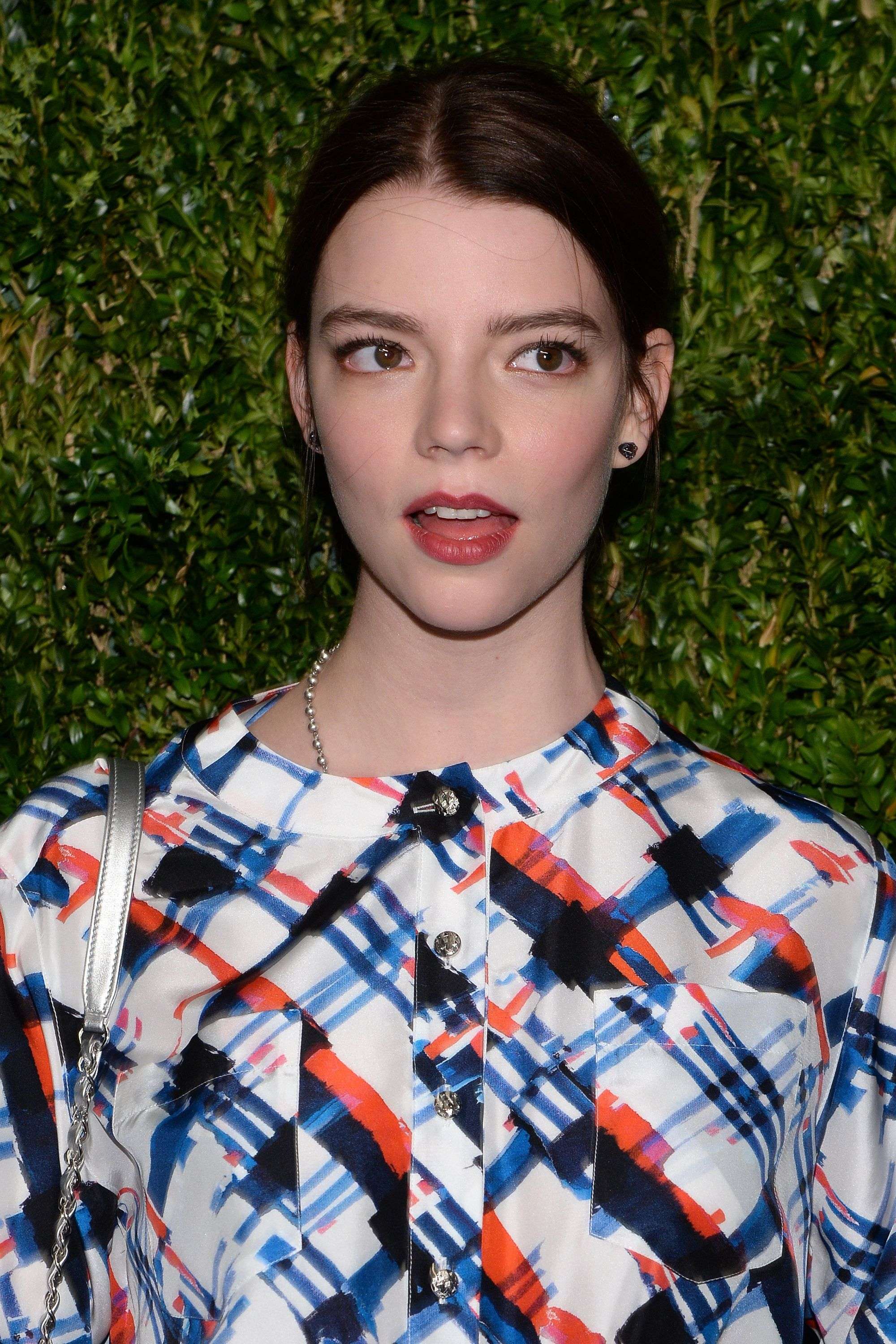 April eighteen. Анна Тейлор Джой 18. Саша Тейлор Джой. Аня Тейлор Джой HD. Anya Taylor ОСД